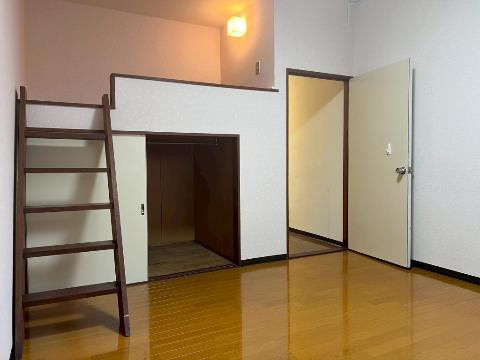 居室・リビング　室内