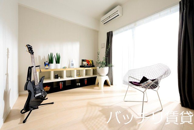 居室・リビング　※写真はモデルルームの為、実部屋に家具家電はありません。現状