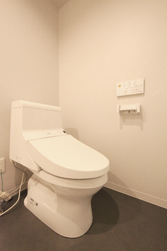 トイレ　温水洗浄便座付き