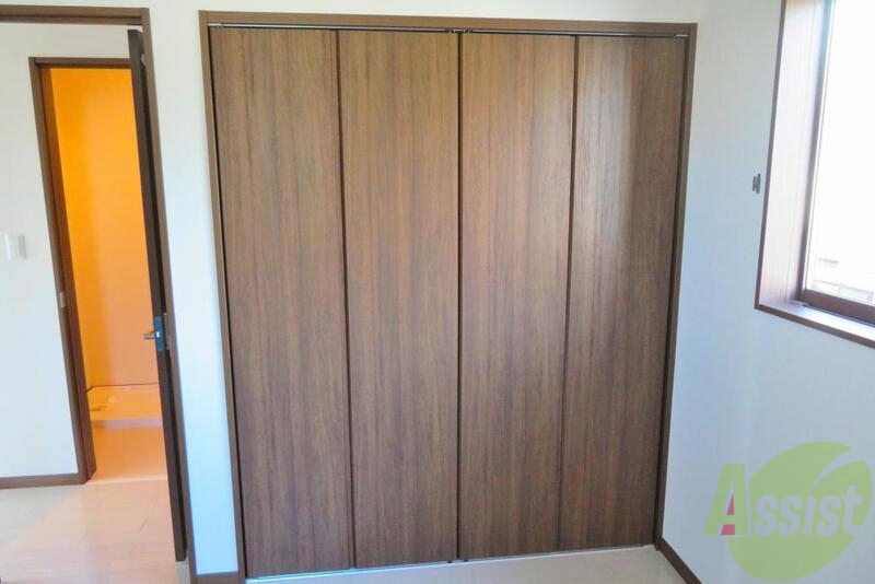 収納　クローゼットが大きめのものが付いてます。