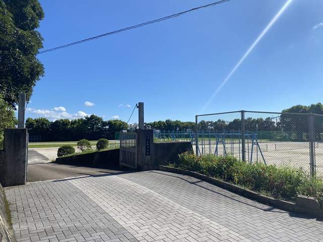 中学校　吉野中学校（中学校）まで418m