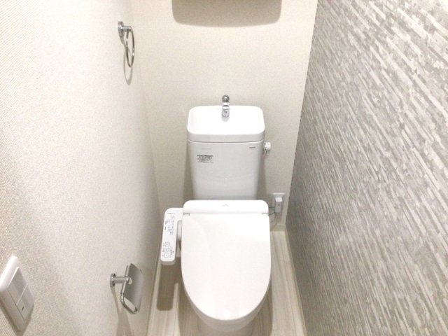 トイレ　温水洗浄便座付き♪