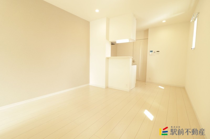 居室・リビング　別部屋、同タイプ