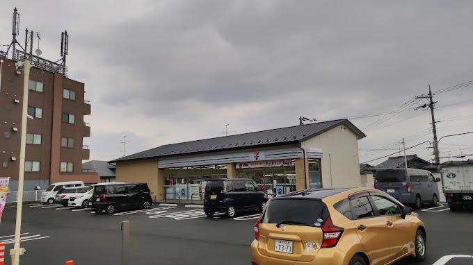 コンビニ　セブンイレブン 京都樫原盆山店（コンビニ）まで200m