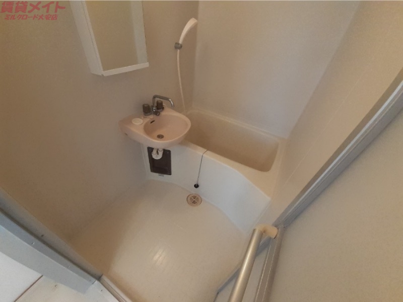 バス・シャワールーム　同型参考写真