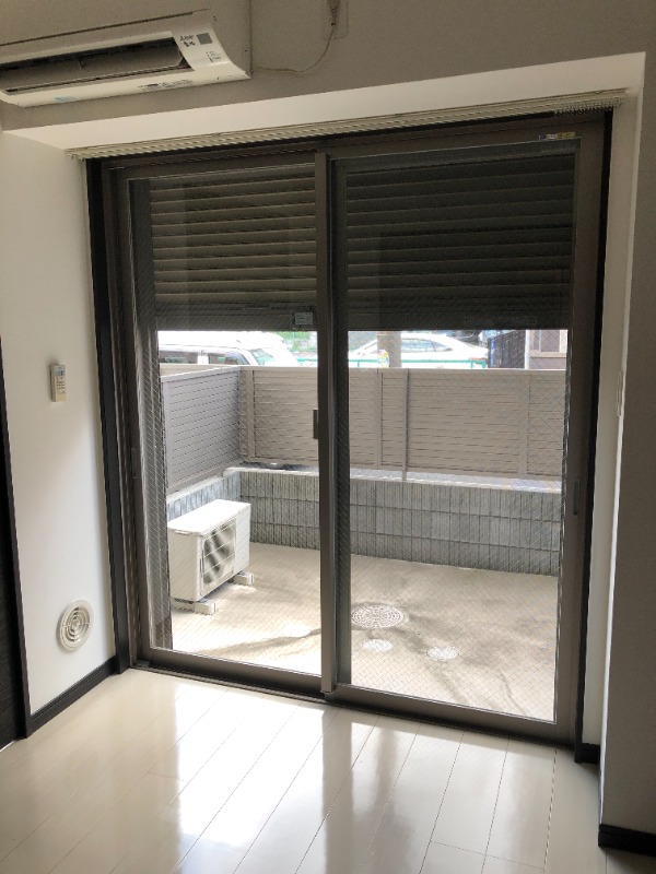 セキュリティ　電動防犯シャッター（１階）