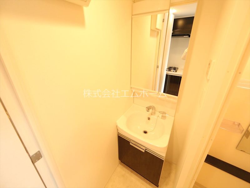 洗面設備　脱衣所　独立洗面台（シャンプードレッサー付）