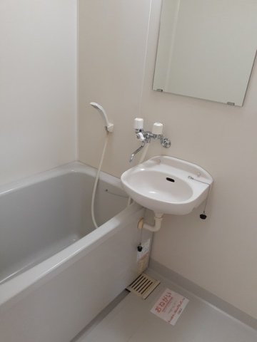 バス・シャワールーム　落ち着いた空間のお風呂です