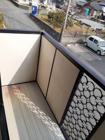 バルコニー　バルコニーからの眺めを楽しみながら食事をしませんか