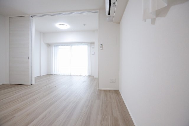 居室・リビング　※別部屋の参考写真です。