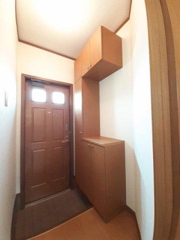 玄関　収納もある玄関です