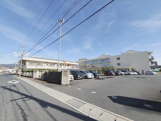 小学校　松江市立母衣小学校（小学校）まで1662m