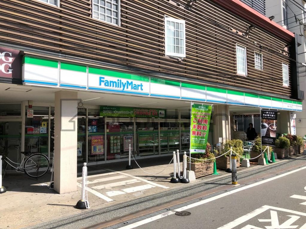 コンビニ　ファミリーマート福岡今泉店（コンビニ）まで70m