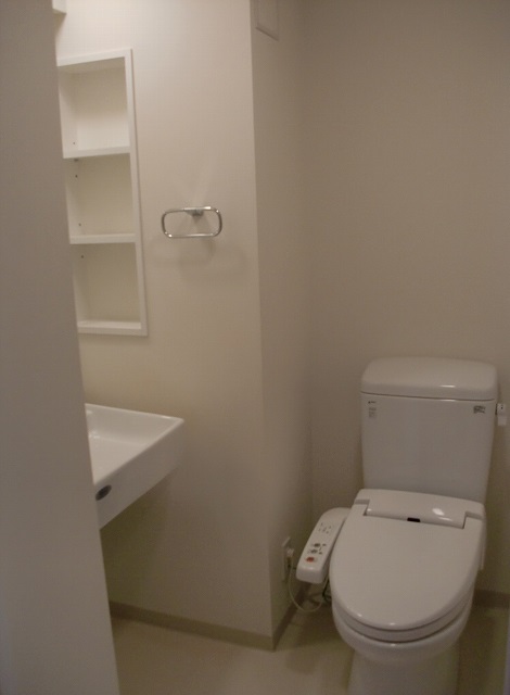 トイレ　温水洗浄便座付のトイレ