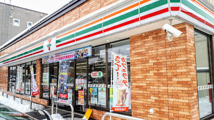 コンビニ　セブン-イレブン 札幌発寒６条１３丁目店（コンビニ）まで290m