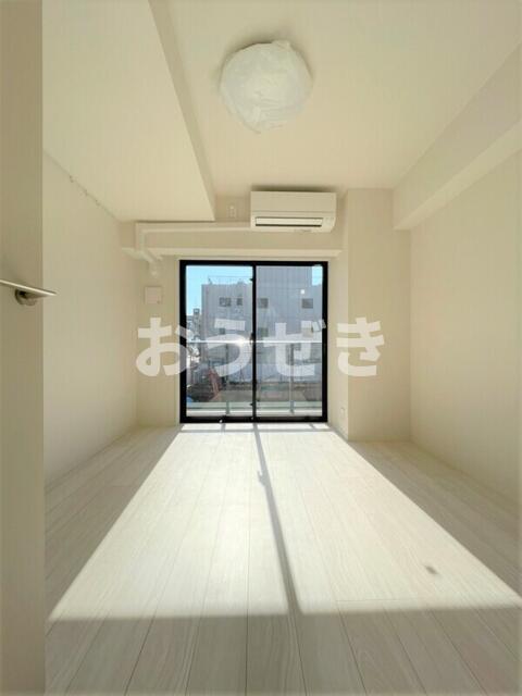 居室・リビング　同物件別部屋