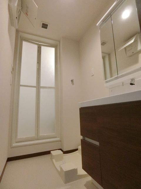 洗面設備　ルミナスフラット 荒川区西日暮里４