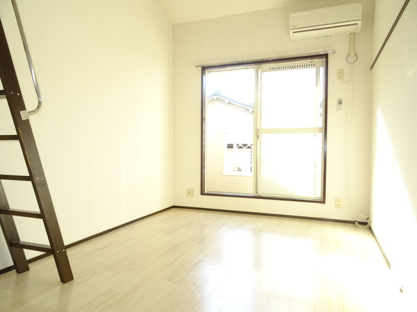 居室・リビング　明るいお部屋です☆