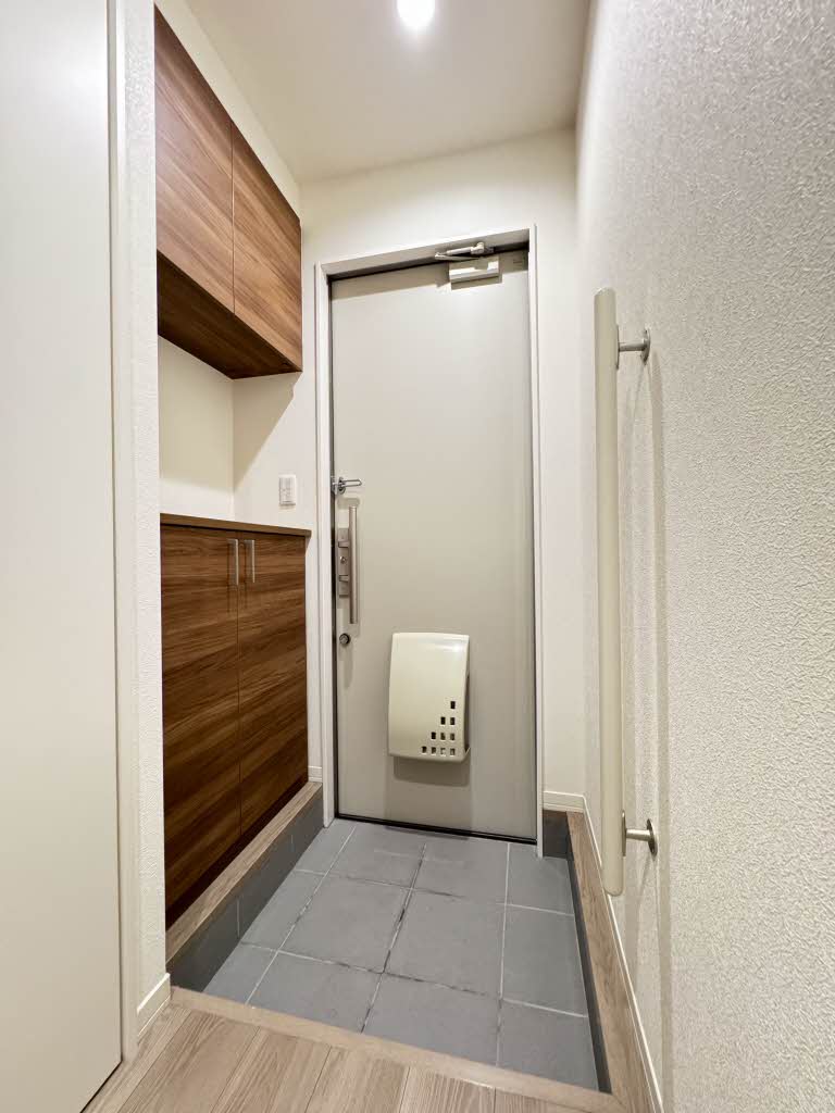 玄関　収納もある玄関です