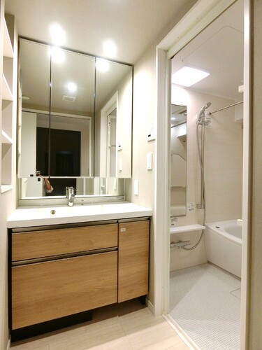 洗面設備　3面鏡付化粧台　※前回募集時2018年9月撮影の写真