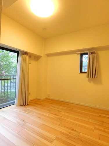 その他部屋・スペース　２面採光の洋室　※前回募集時2018年9月撮影の写真