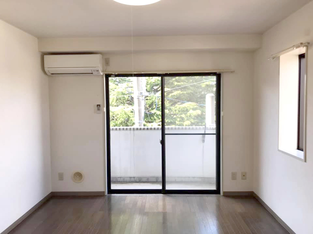 居室・リビング　室内