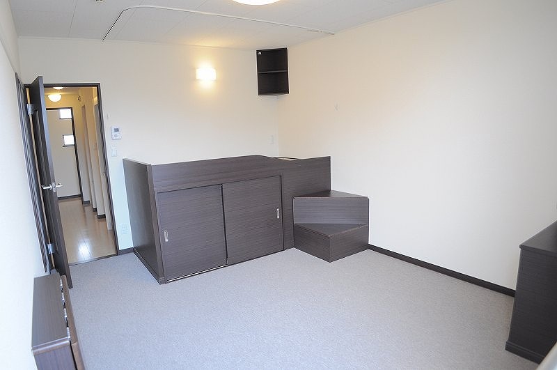 居室・リビング　1Fはフローリング・2Fはカーペット仕様となります。