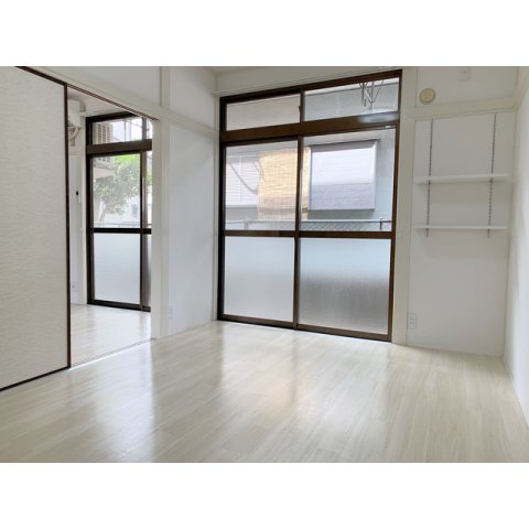 居室・リビング　こちらのリビングで趣味の時間をお楽しみください