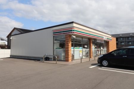 コンビニ　セブンイレブン金沢小坂西店（コンビニ）まで550m
