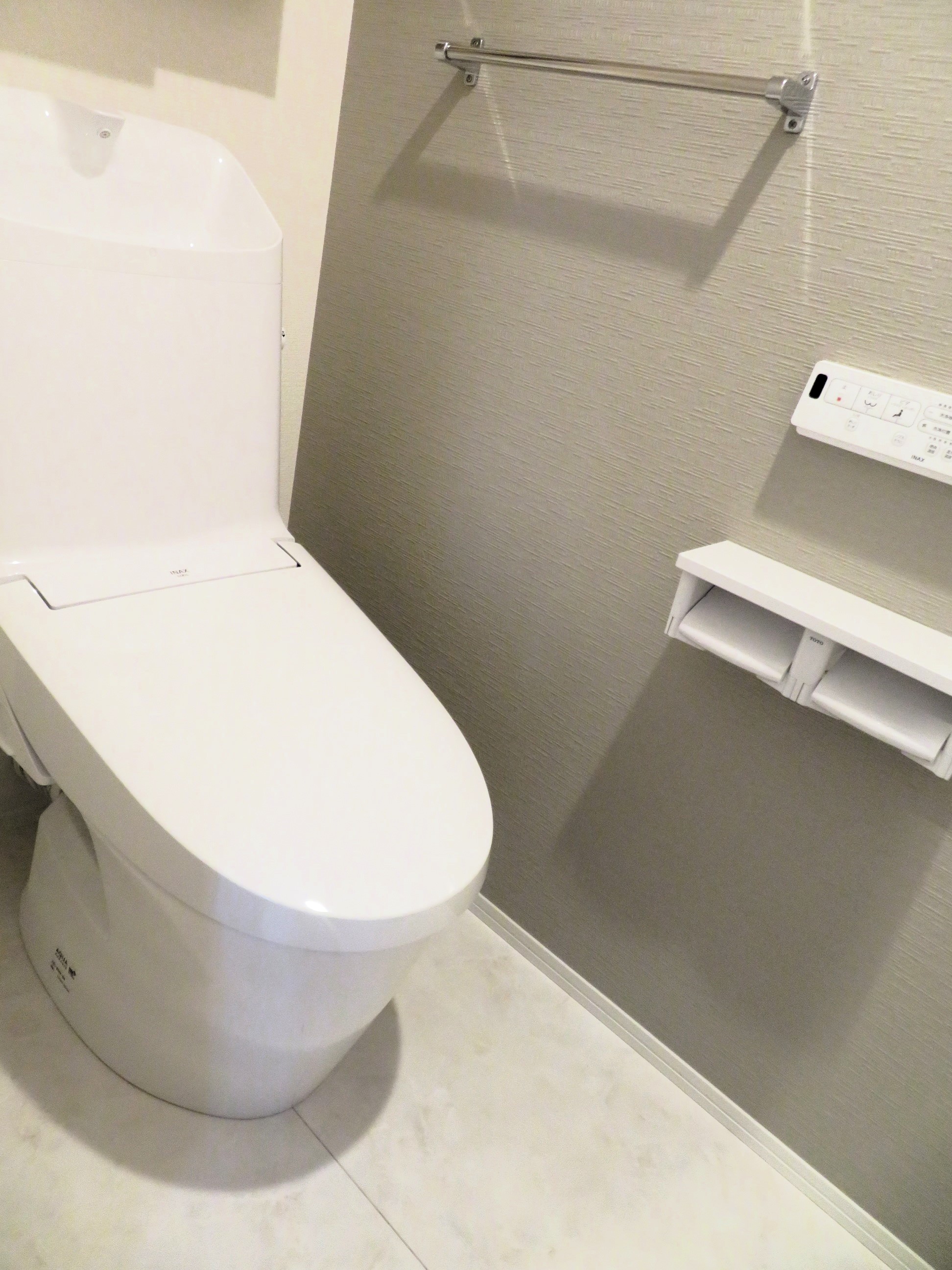 トイレ　ウォシュレット付き！便利な仕切り板付きです！