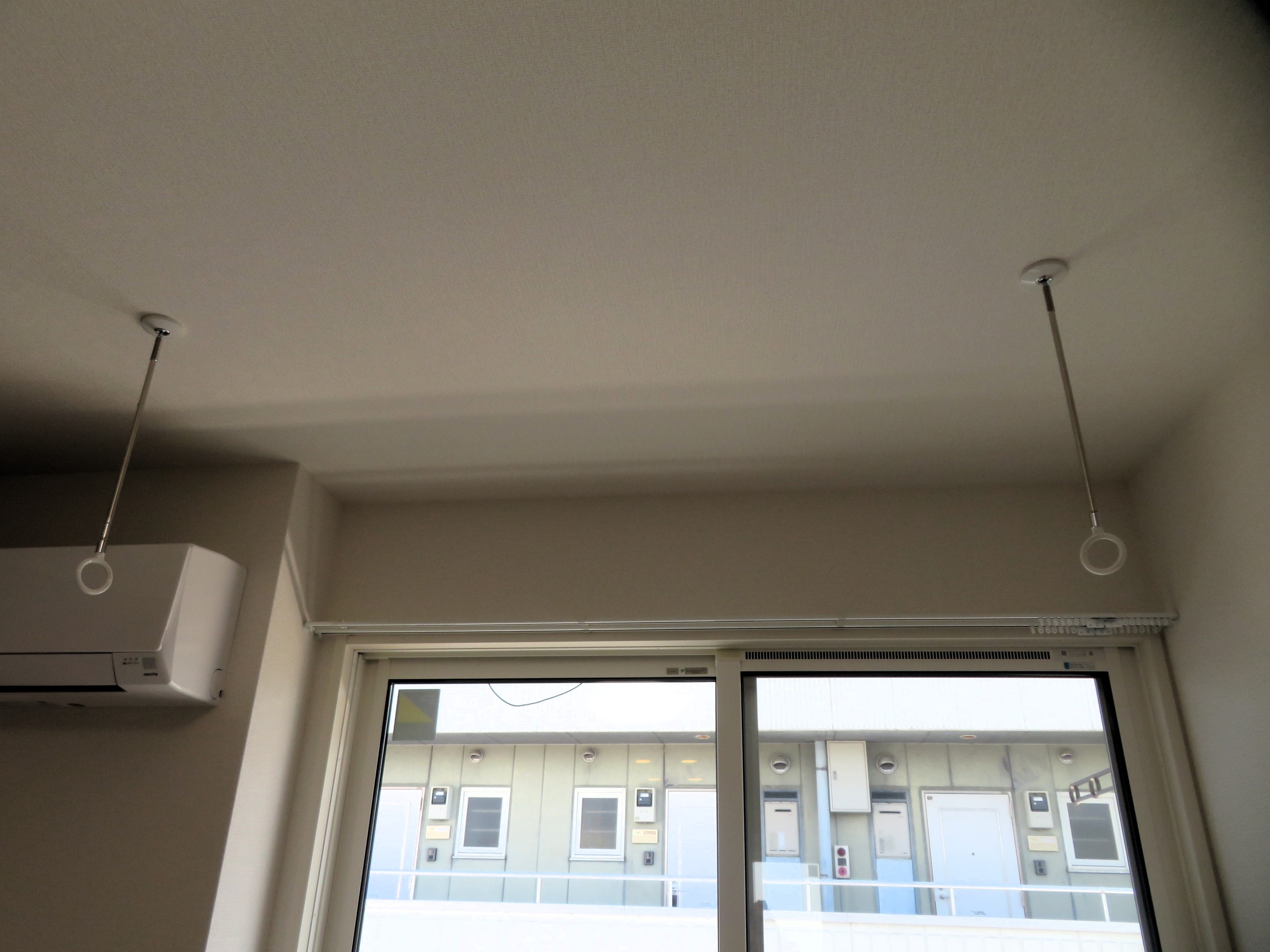 その他設備　室内物干し機です。雨の日に大活躍します！