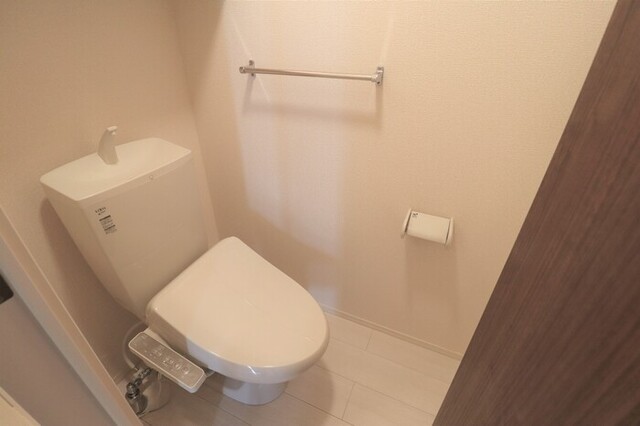 トイレ　温水洗浄暖房便座