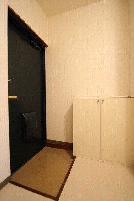 玄関　同物件別号室の写真です。