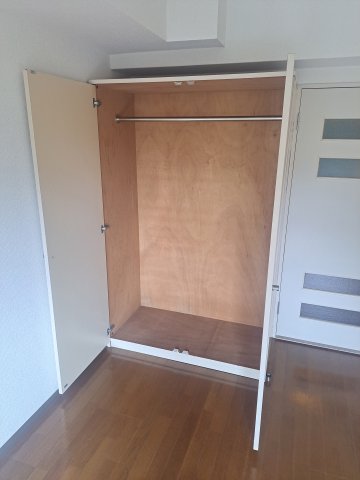 収納　お洋服もたくさんしまえます