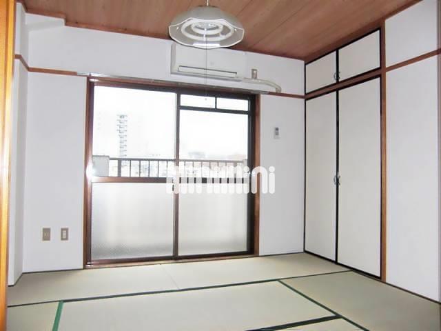 居室・リビング　レトロな室内が逆に新鮮です