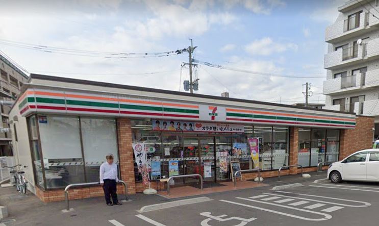 コンビニ　セブンイレブン 西鉄紫駅前店（コンビニ）まで64m