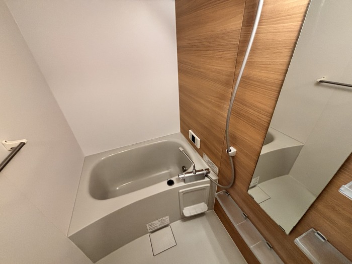 バス・シャワールーム　追い焚き・浴室乾燥機付きのお風呂です♪