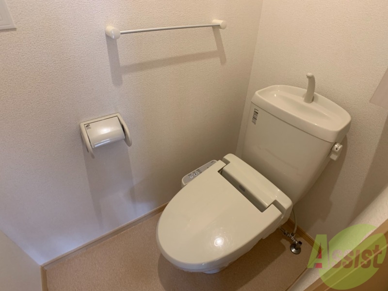 トイレ　トイレはバストイレ別になりますので、清潔に使えていいですね