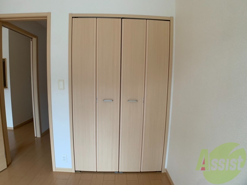 収納　収納はこちらのクローゼットをお使いください。