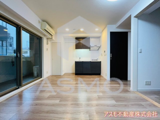 居室・リビング　同マンション参考写真