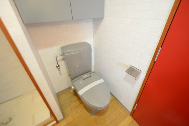 トイレ　シンプルで掃除のしやすいトイレです☆