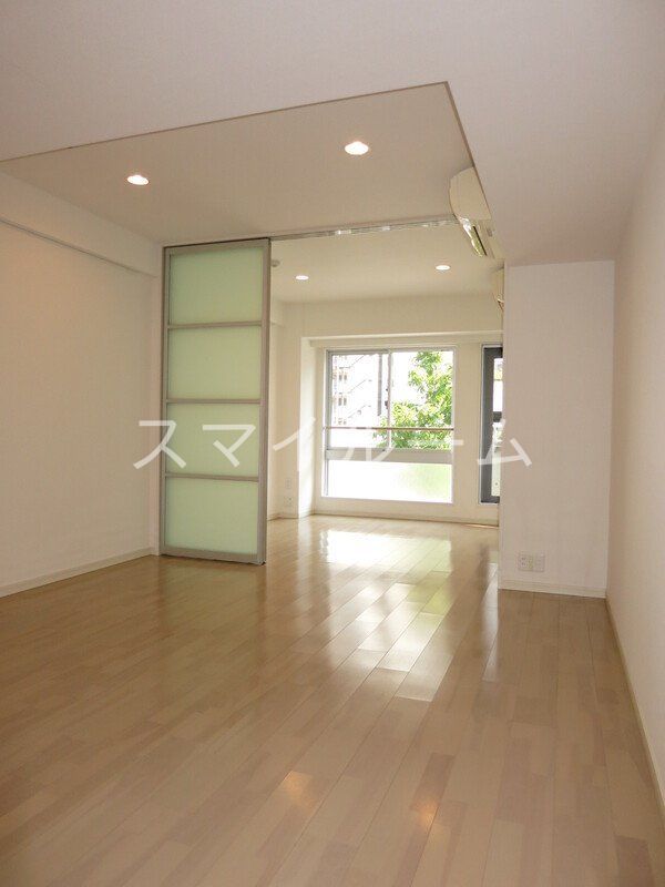 居室・リビング　別部屋参考写真となります。