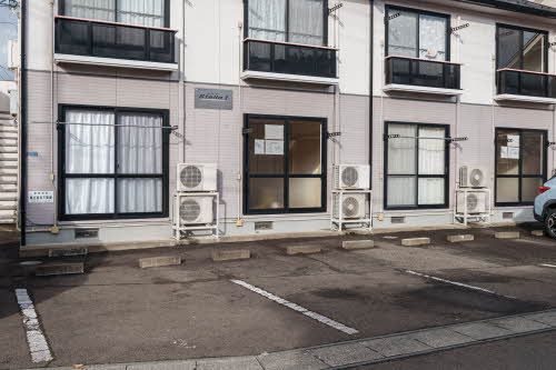 建物外観　駐車場