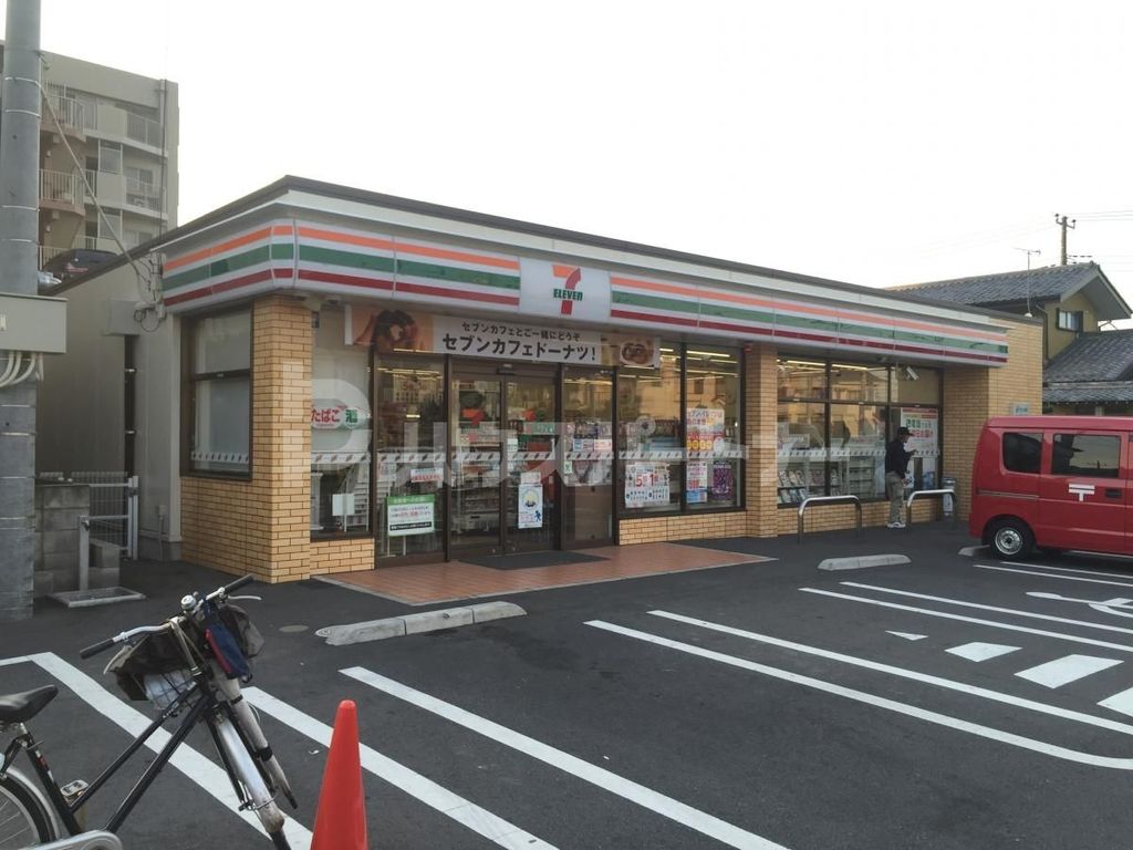 コンビニ　セブンイレブン草加氷川北店（コンビニ）まで130m