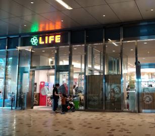スーパー　ライフムスブ田町店（スーパー）まで698m