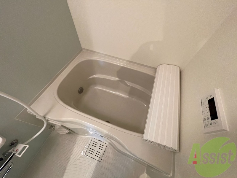バス・シャワールーム　浴槽付きのお風呂です。ここで一日の疲れを癒しましょう。