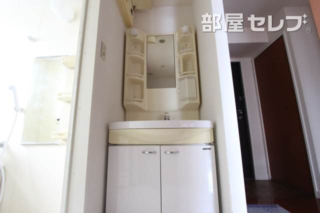 洗面設備　５０１号室の写真になります。