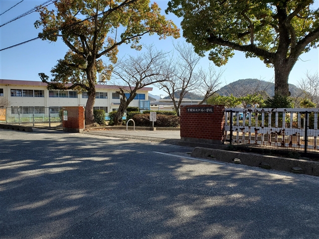 小学校　下関市立江浦小学校（小学校）まで1128m