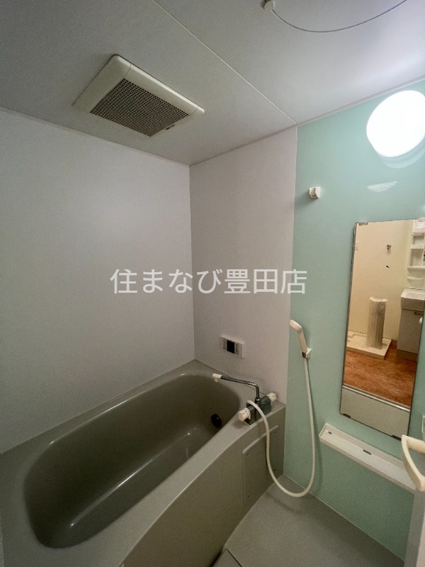 バス・シャワールーム　同型別部屋写真