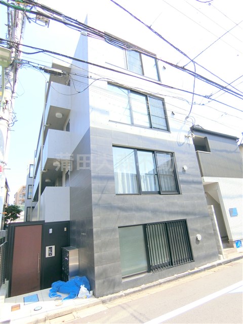 建物外観　2018年2月築　RC鉄筋コンクリート造地上4階建て総戸数2
